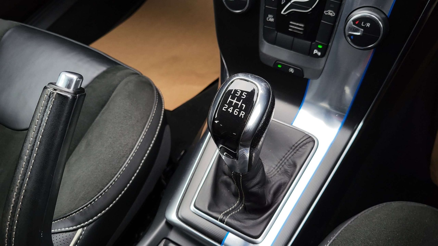 Used Volvo V40 2015 for sale - 76310858: Photo 18