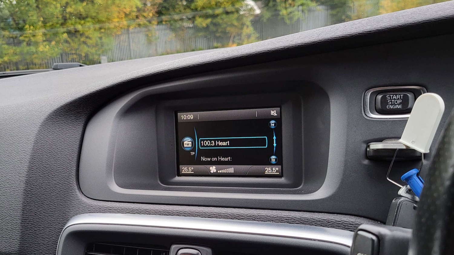 Used Volvo V40 2015 for sale - 76310858: Photo 19