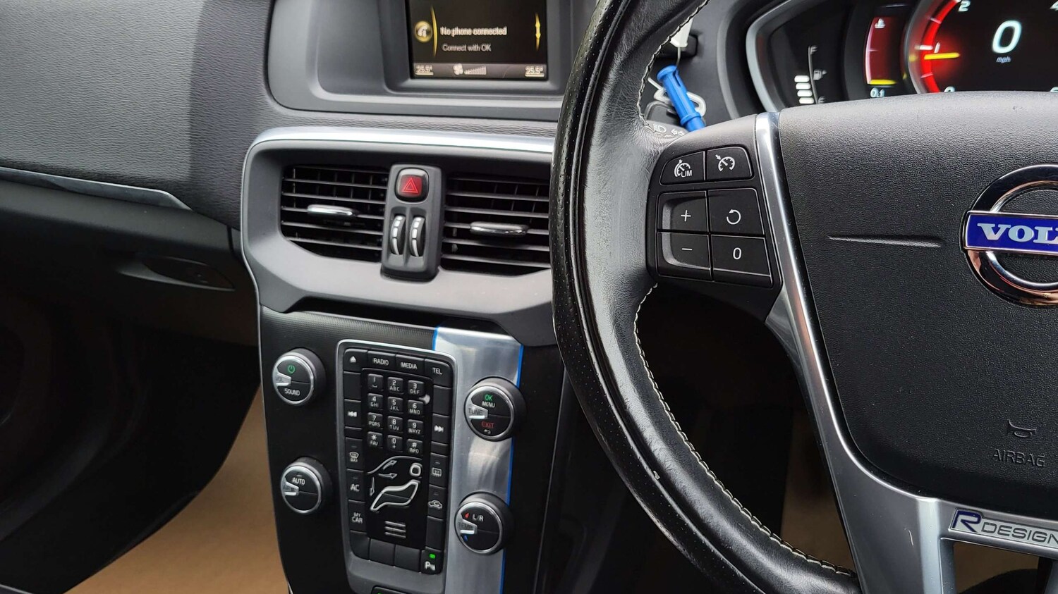Used Volvo V40 2015 for sale - 76310858: Photo 23