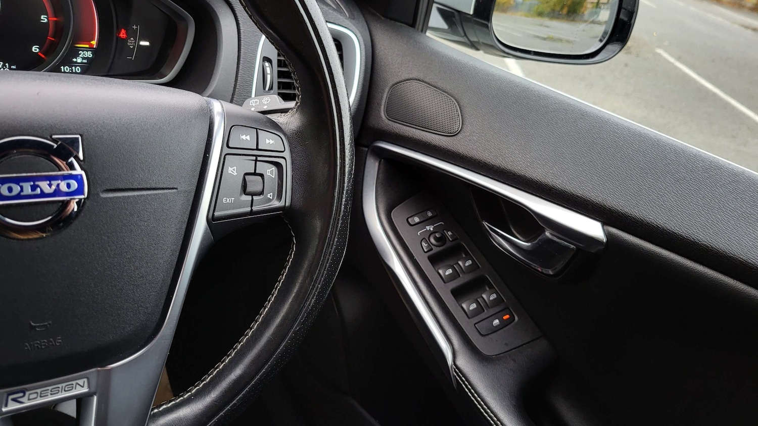 Used Volvo V40 2015 for sale - 76310858: Photo 24