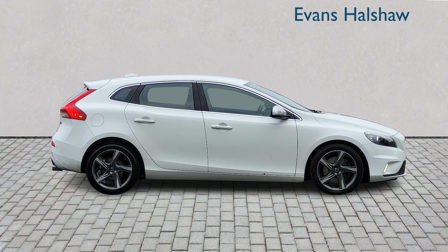 Used Volvo V40 2015 for sale - 76310858: Photo 3