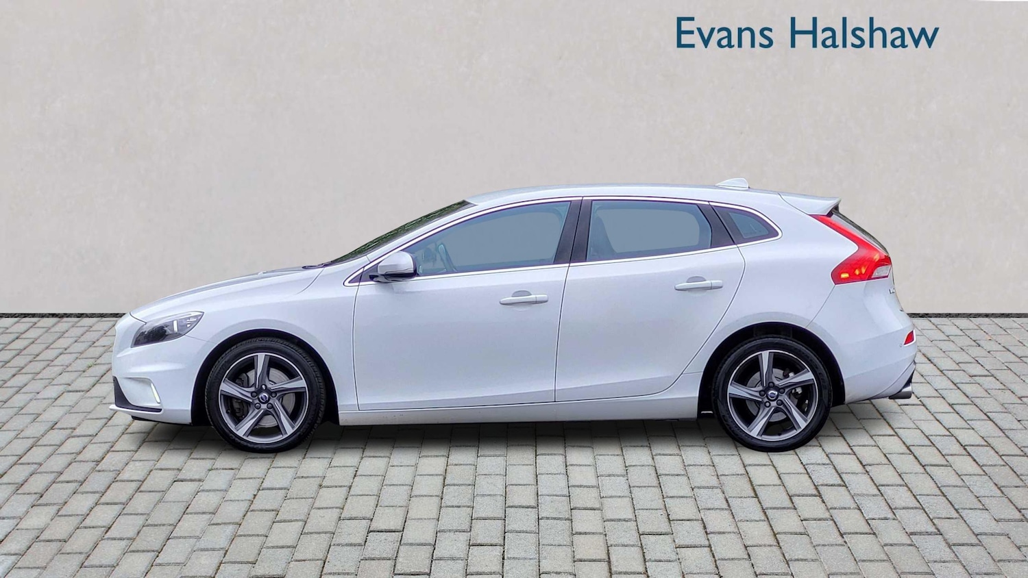 Used Volvo V40 2015 for sale - 76310858: Photo 6