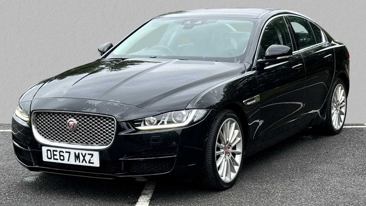 Used Jaguar XE 2017 for sale - 76624630: Photo 3