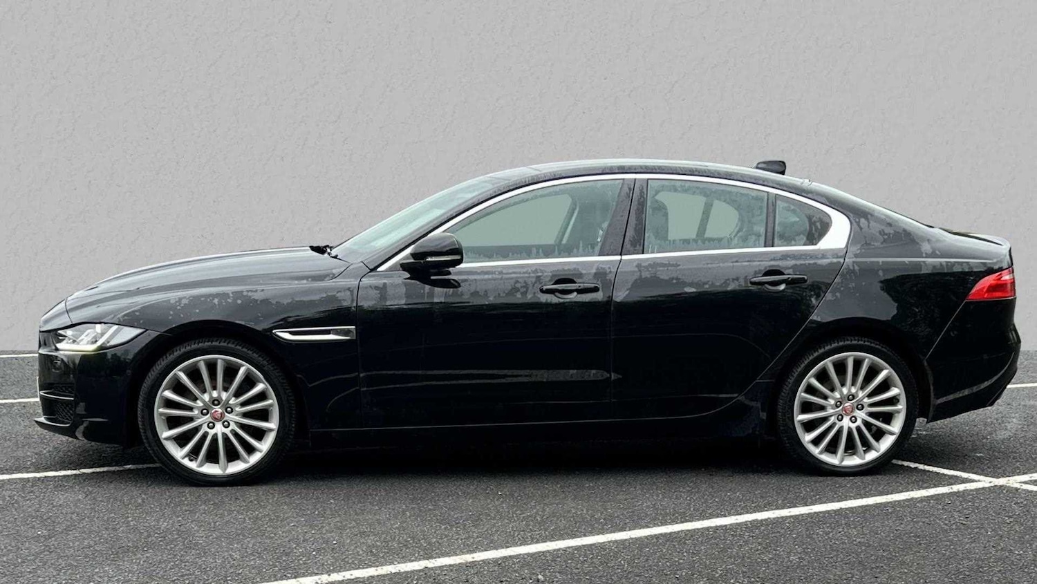 Used Jaguar XE 2017 for sale - 76624630: Photo 4