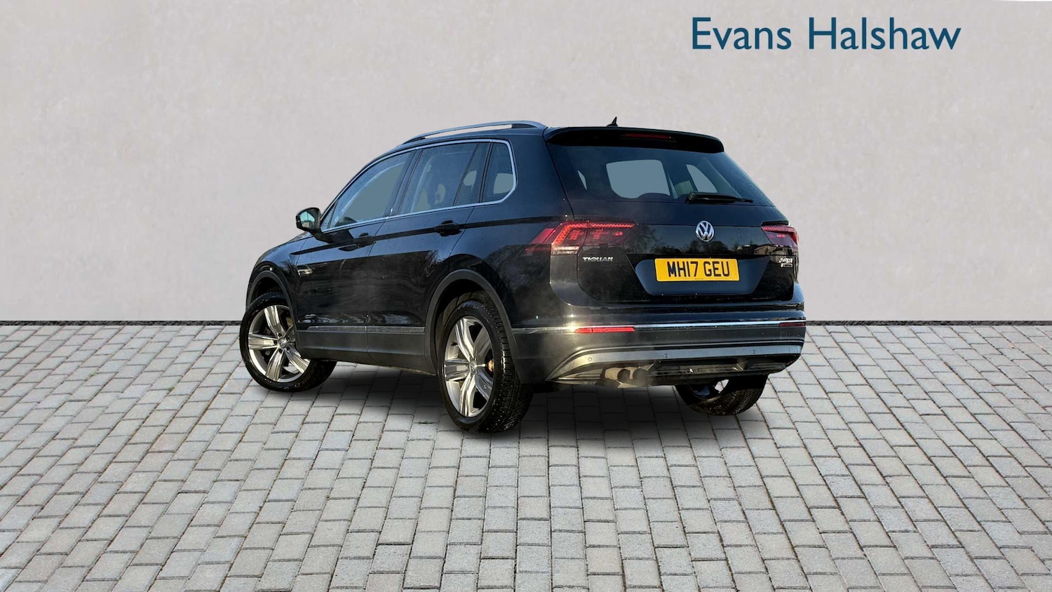 Used Volkswagen Tiguan 2017 for sale - 76705189: Photo 2