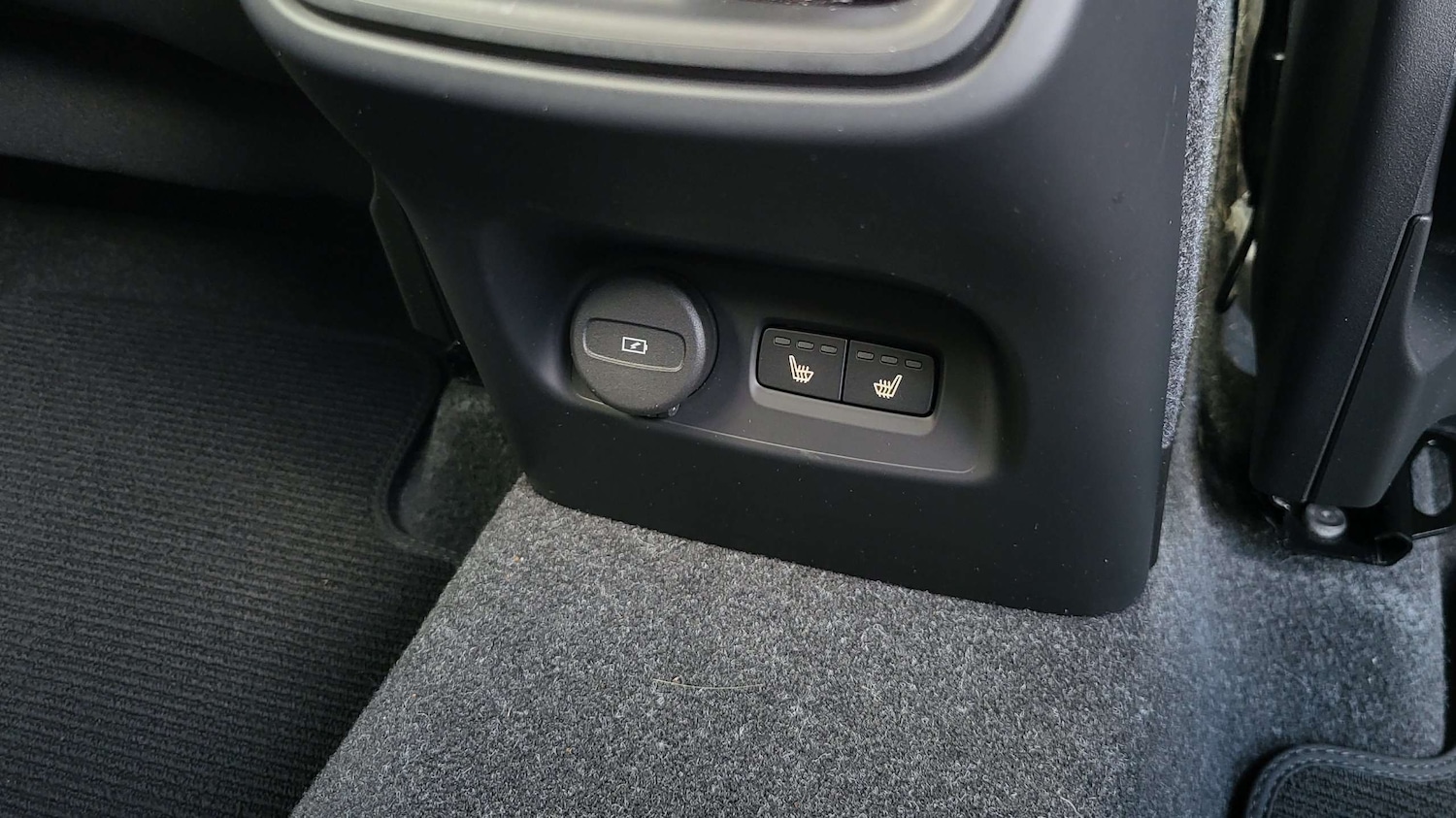 Used Volvo XC40 2023 for sale - 76442438: Photo 23