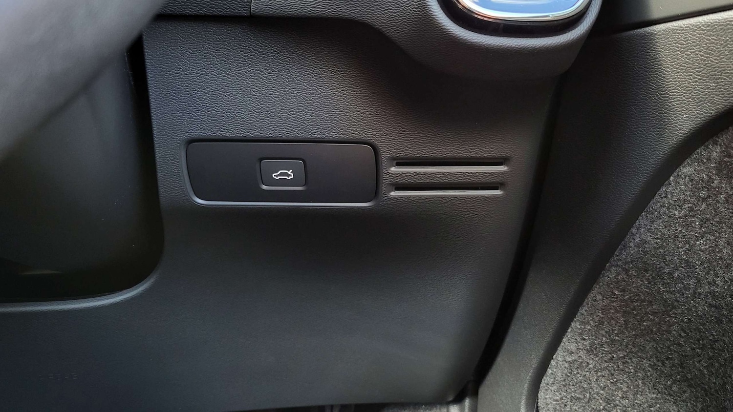 Used Volvo XC40 2023 for sale - 76442438: Photo 30