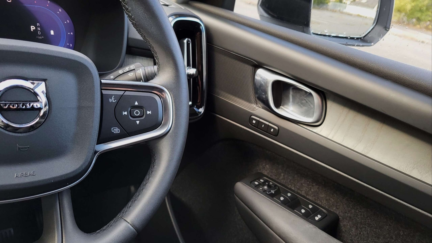 Used Volvo XC40 2023 for sale - 76442438: Photo 32