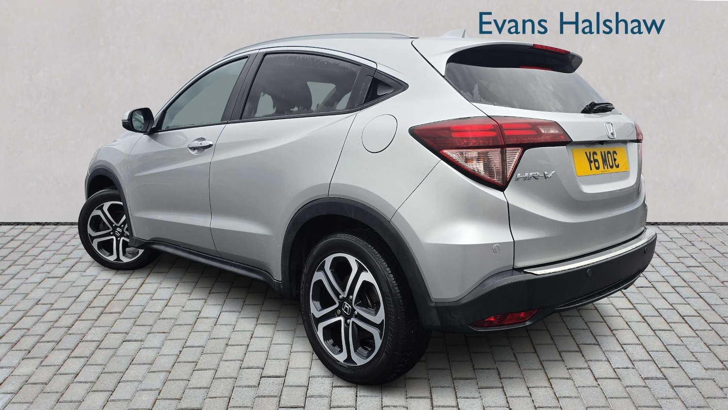 Used Honda HR-V 2015 for sale - 76501795: Photo 2