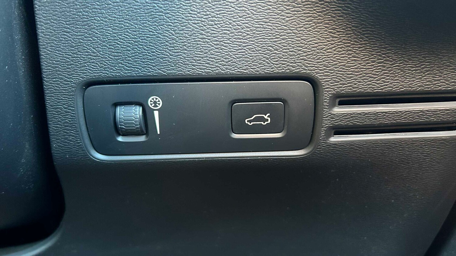 Used Volvo XC40 2021 for sale - 77787152: Photo 16