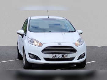 2015 - 1.25 82 Zetec 5dr