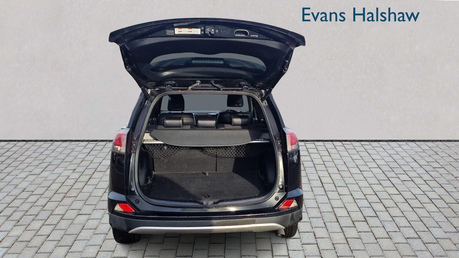 Used Toyota RAV4 2017 for sale - 76390709: Photo 12