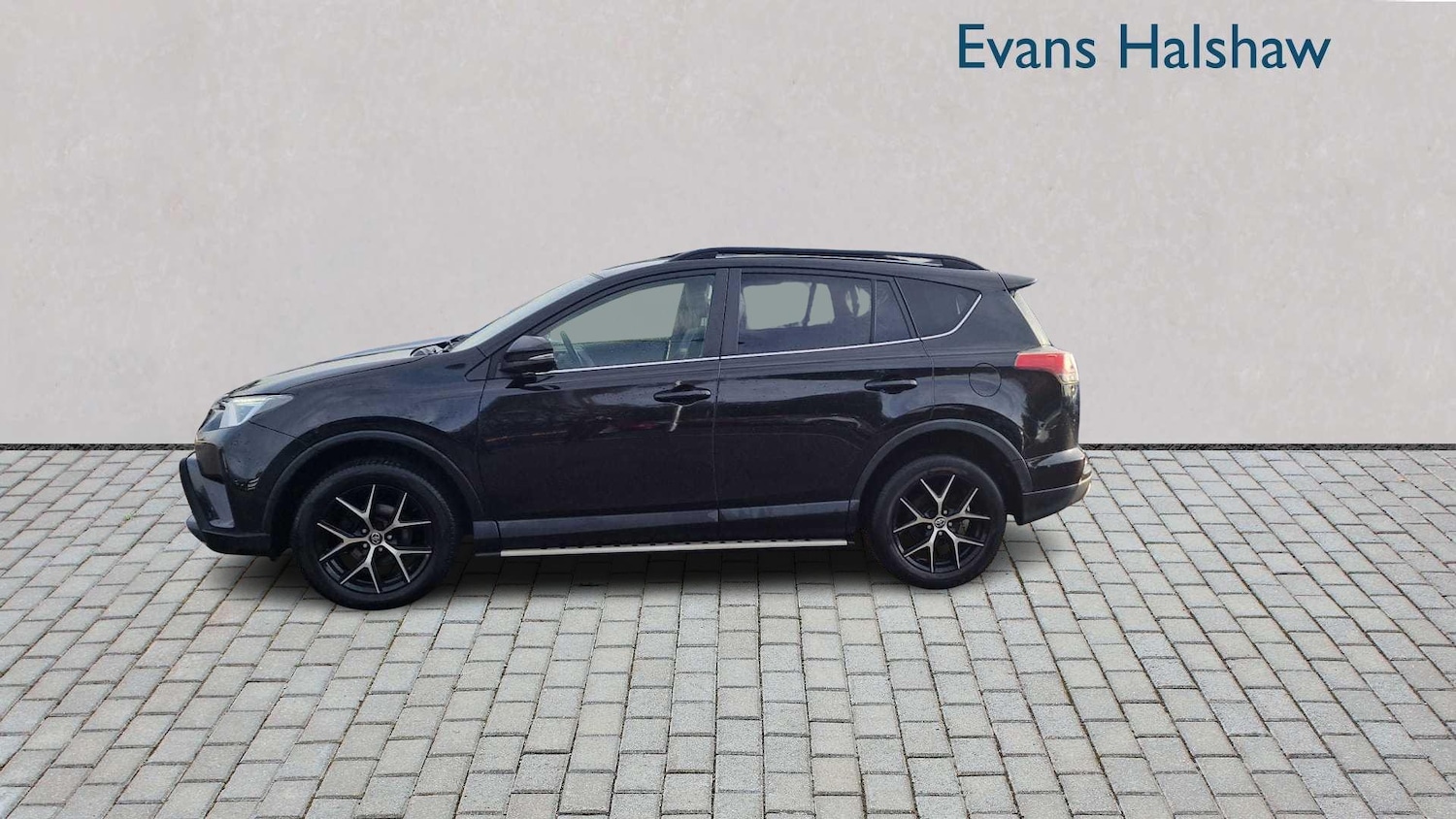 Used Toyota RAV4 2017 for sale - 76390709: Photo 3