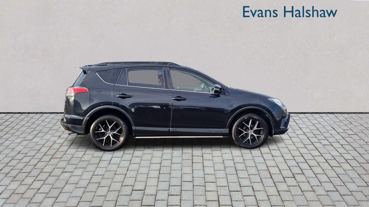 Used Toyota RAV4 2017 for sale - 76390709: Photo 6