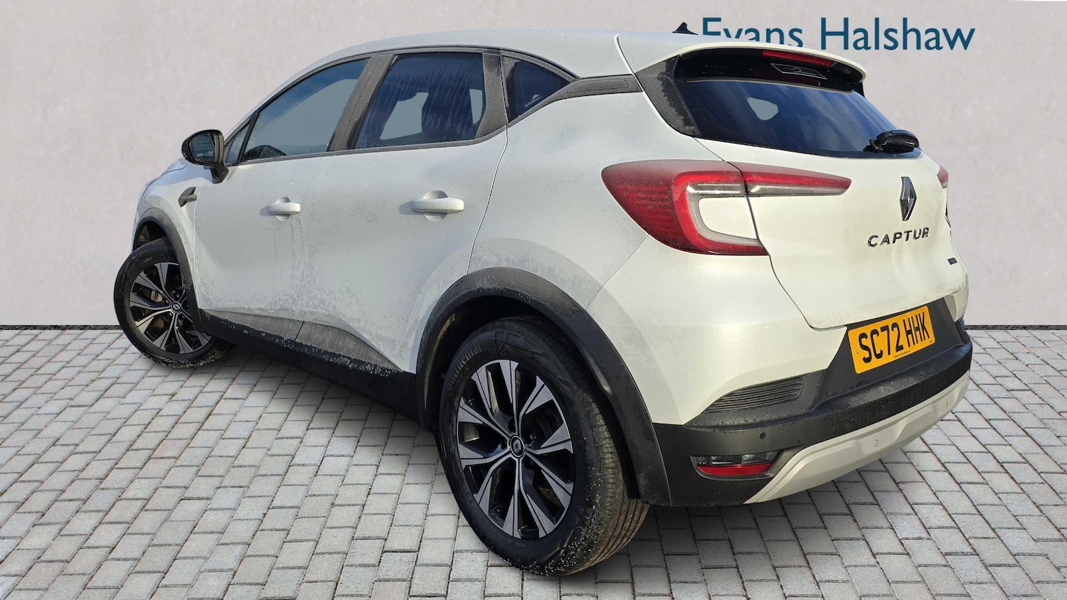 Used Renault Captur 2023 for sale - 77018841: Photo 2