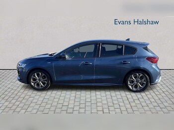 Used Ford Focus 2022 for sale - 77740900: Photo