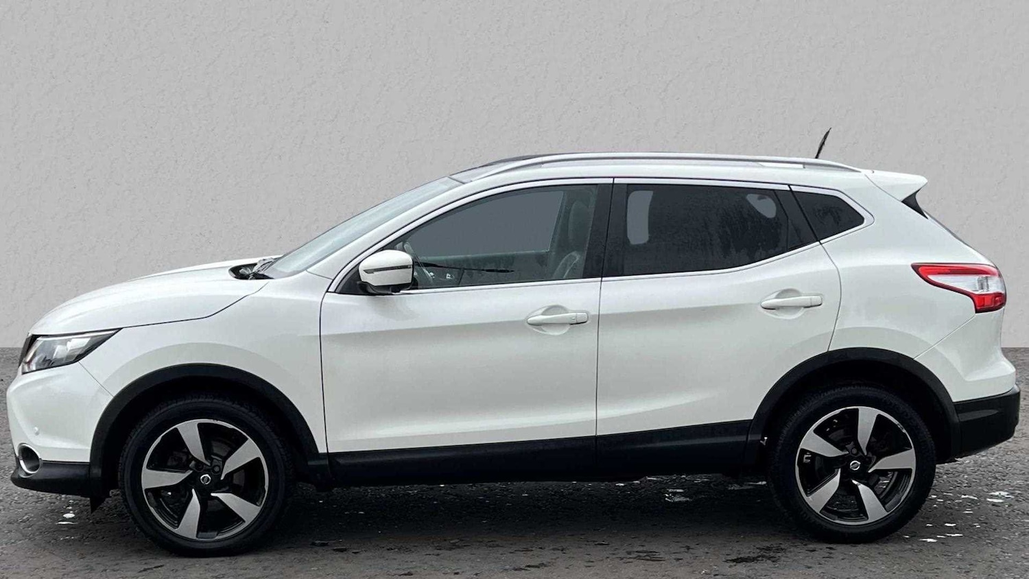 Used Nissan Qashqai 2017 for sale - 76851557: Photo 4