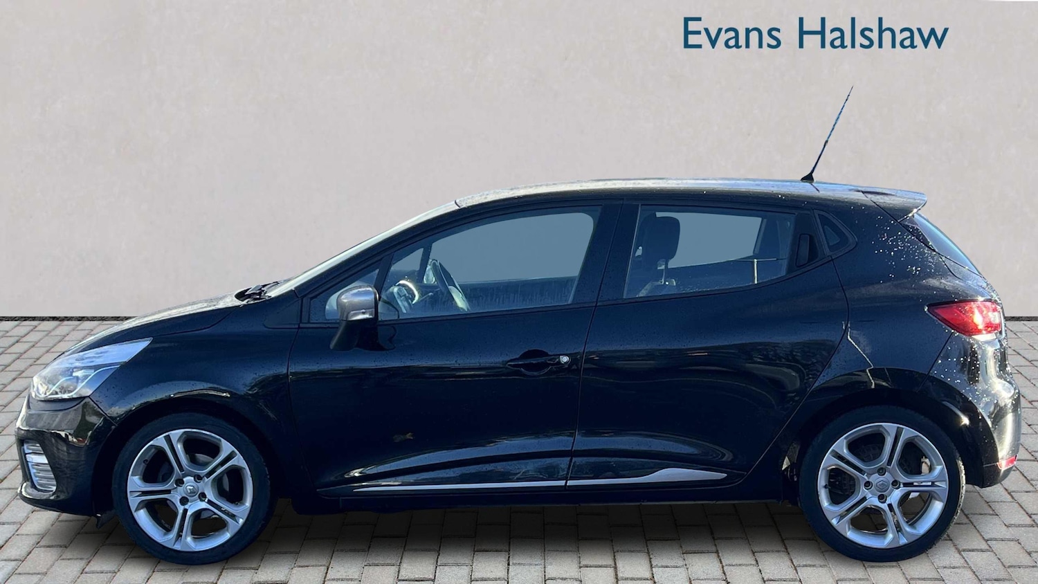 Used Renault Clio 2015 for sale - 76411262: Photo 4