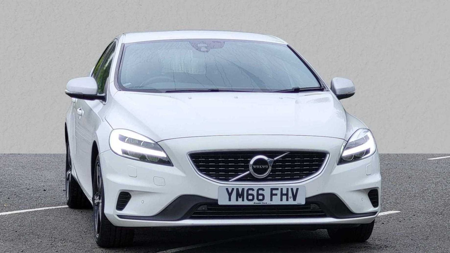 Used Volvo V40 2017 for sale - 76851555: Photo 1