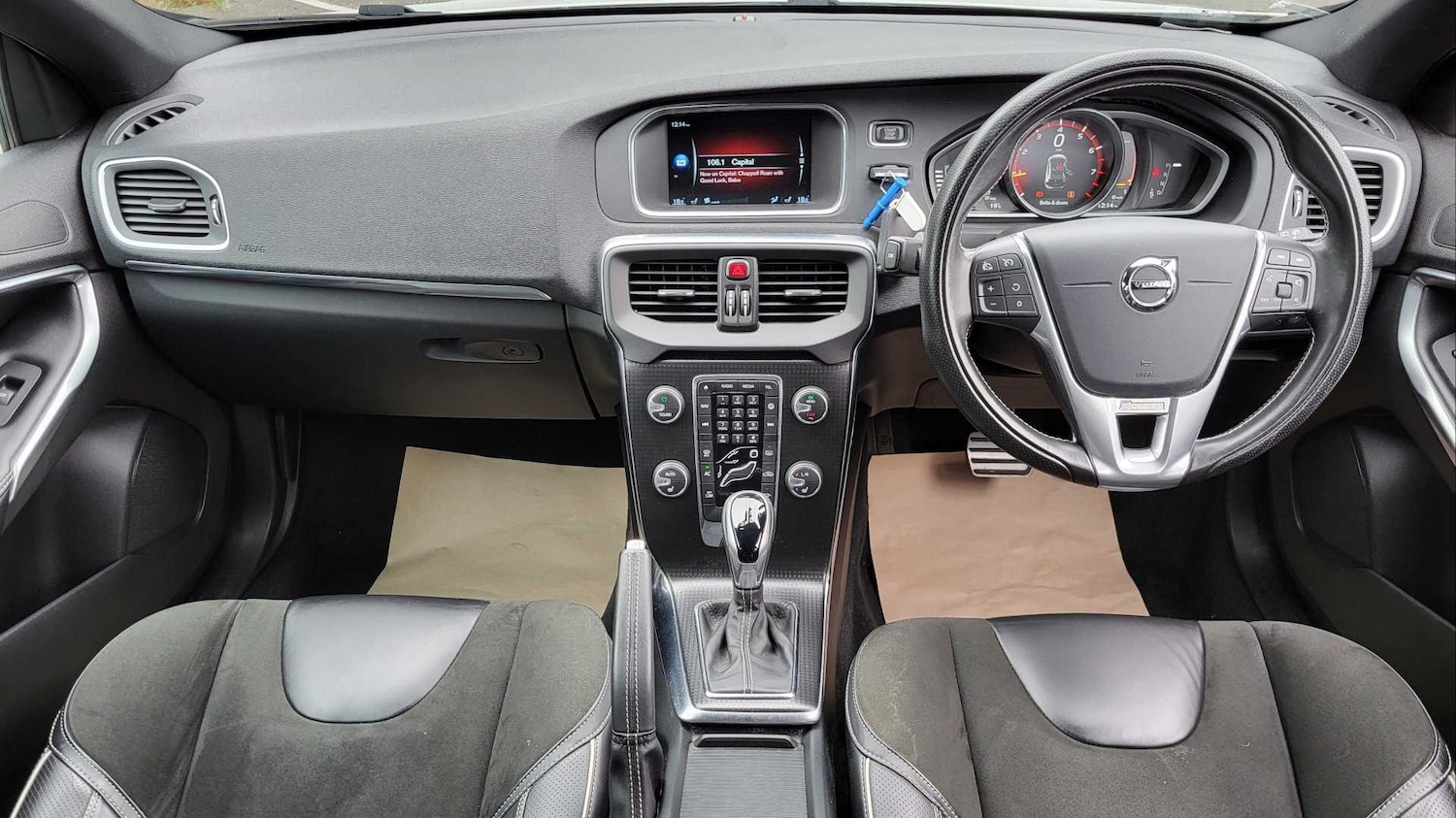 Used Volvo V40 2017 for sale - 76851555: Photo 10