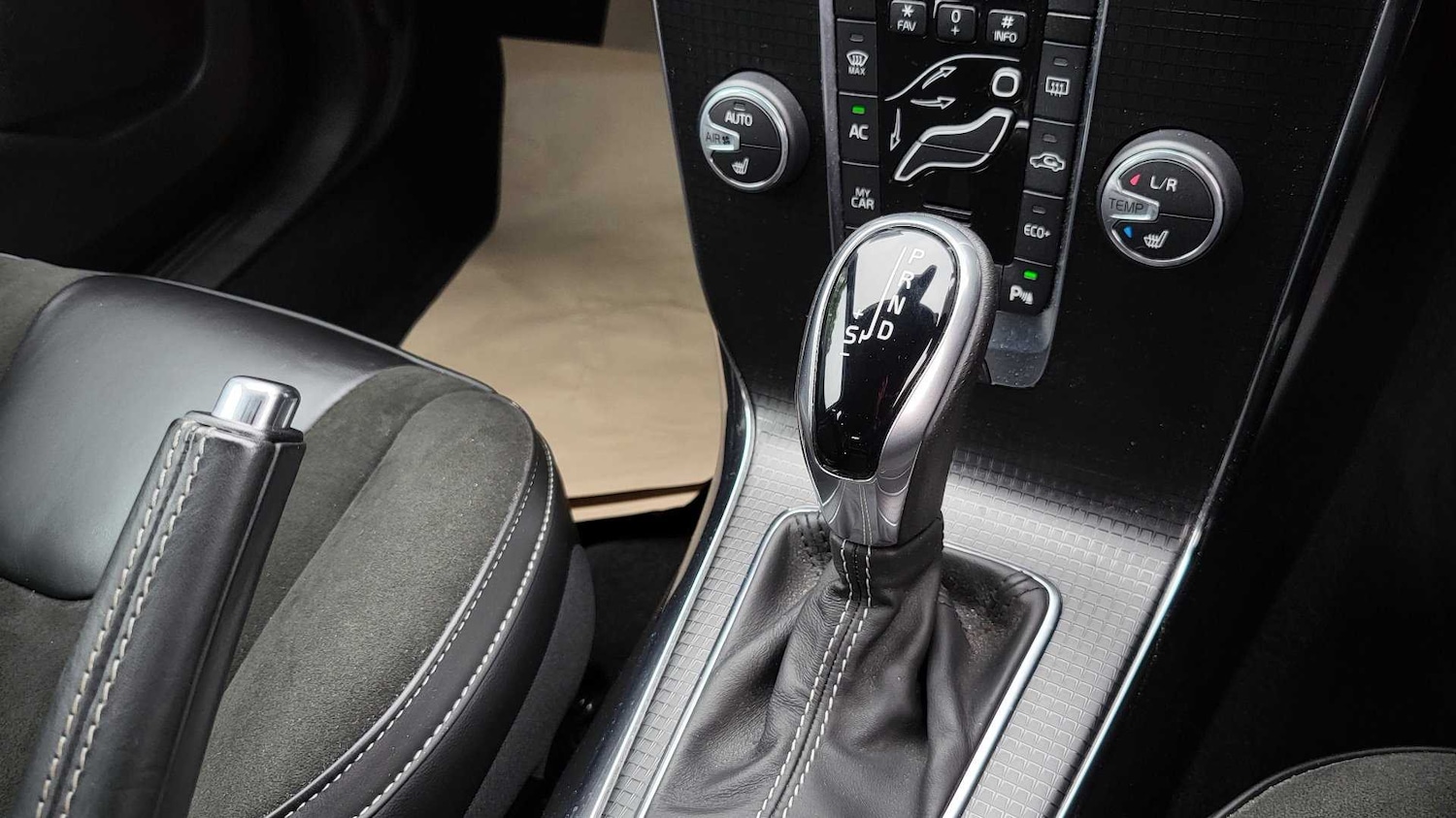 Used Volvo V40 2017 for sale - 76851555: Photo 19