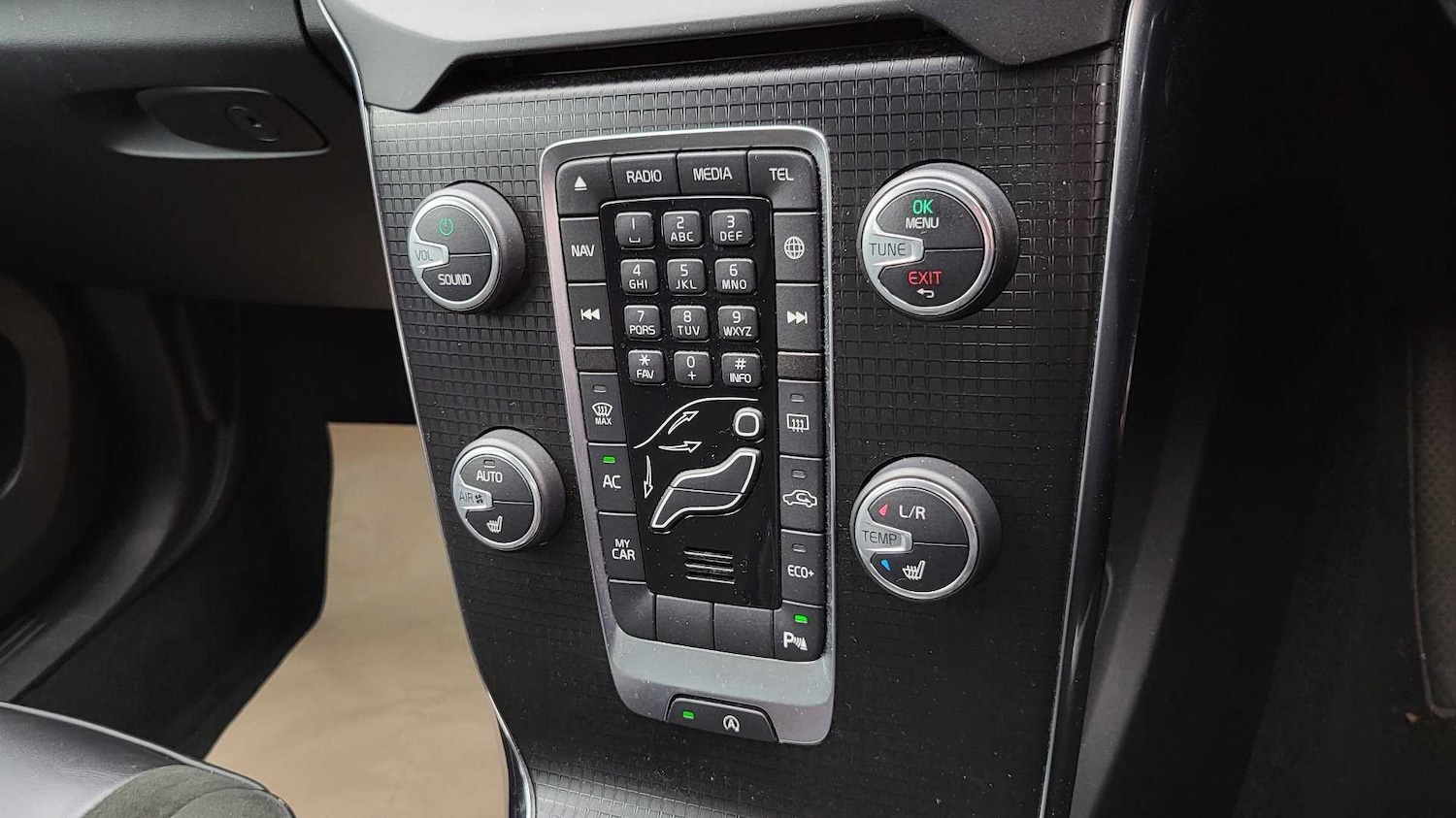 Used Volvo V40 2017 for sale - 76851555: Photo 24