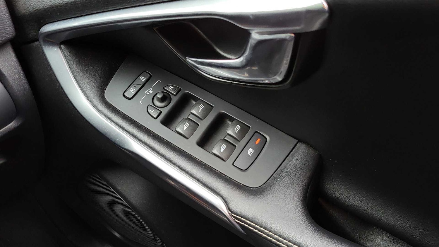 Used Volvo V40 2017 for sale - 76851555: Photo 27