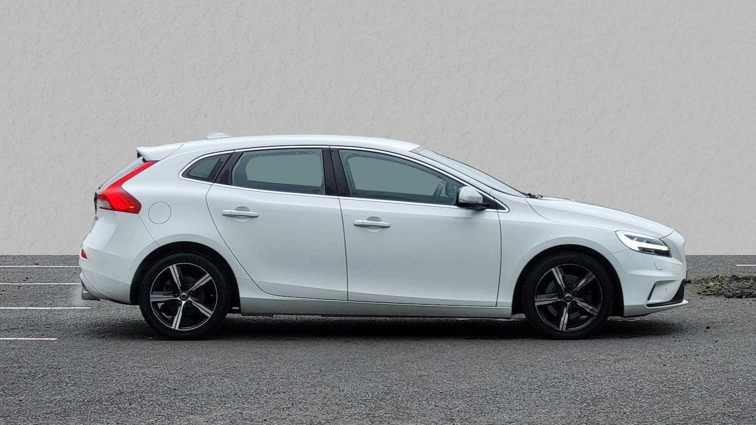 Used Volvo V40 2017 for sale - 76851555: Photo 5