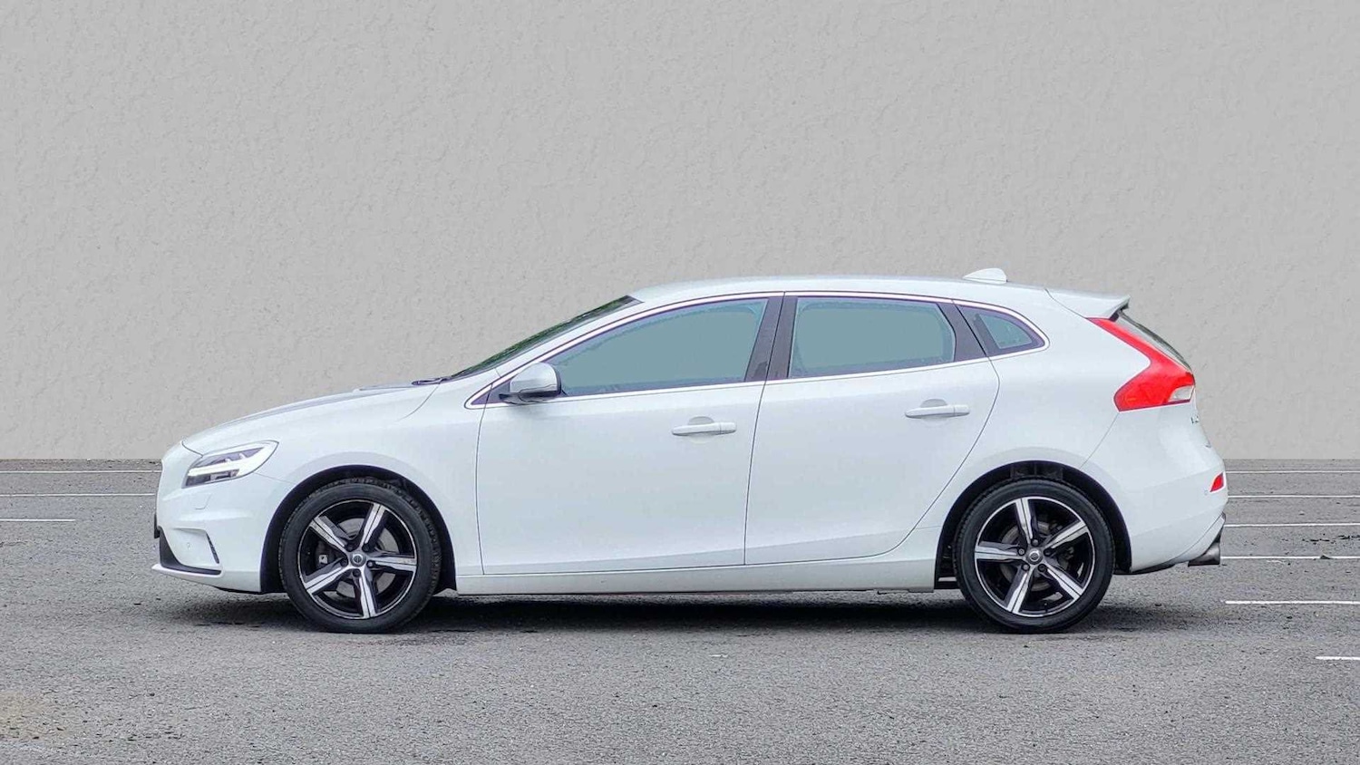 Used Volvo V40 2017 for sale - 76851555: Photo 8