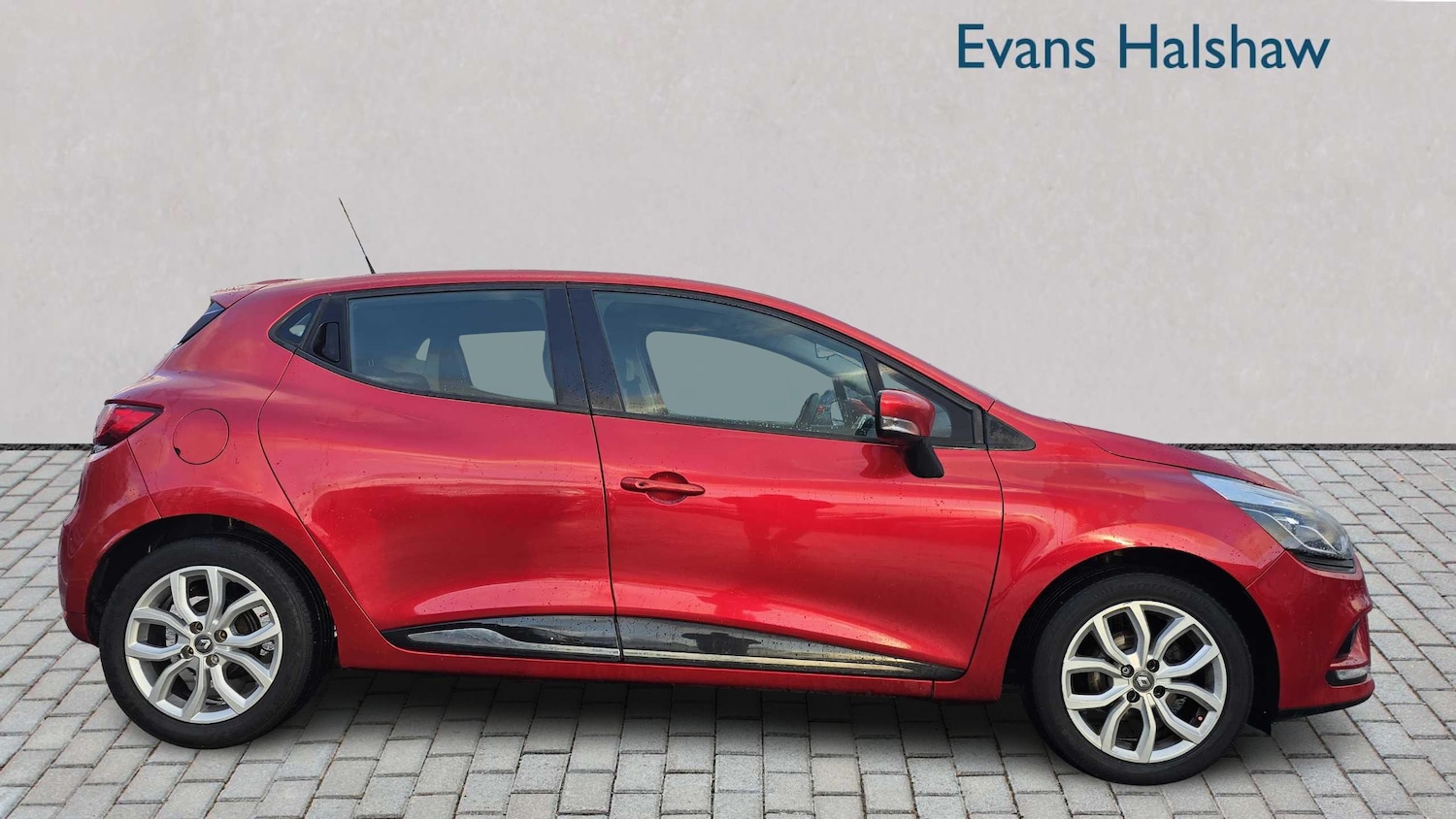 Used Renault Clio 2017 for sale - 76745980: Photo 4