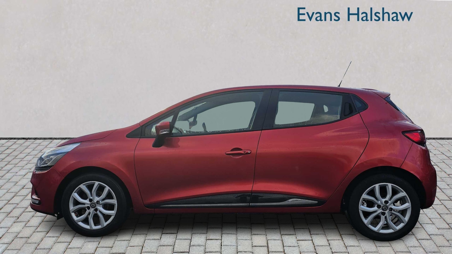 Used Renault Clio 2017 for sale - 76745980: Photo 6