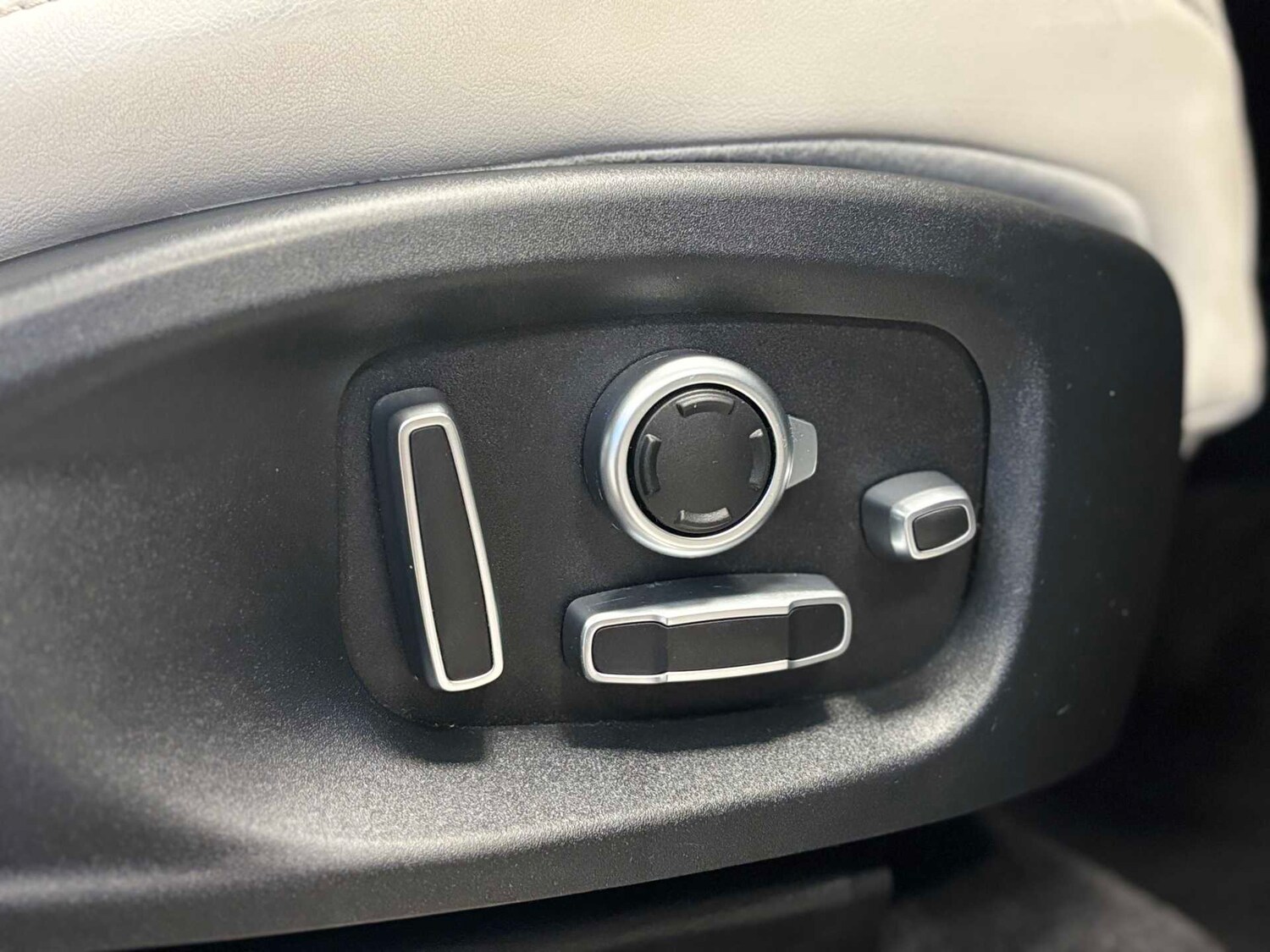 Used Jaguar E-Pace 2017 for sale - 77082991: Photo 29