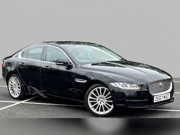 Used Jaguar XE 2017 for sale - 75841901: Photo