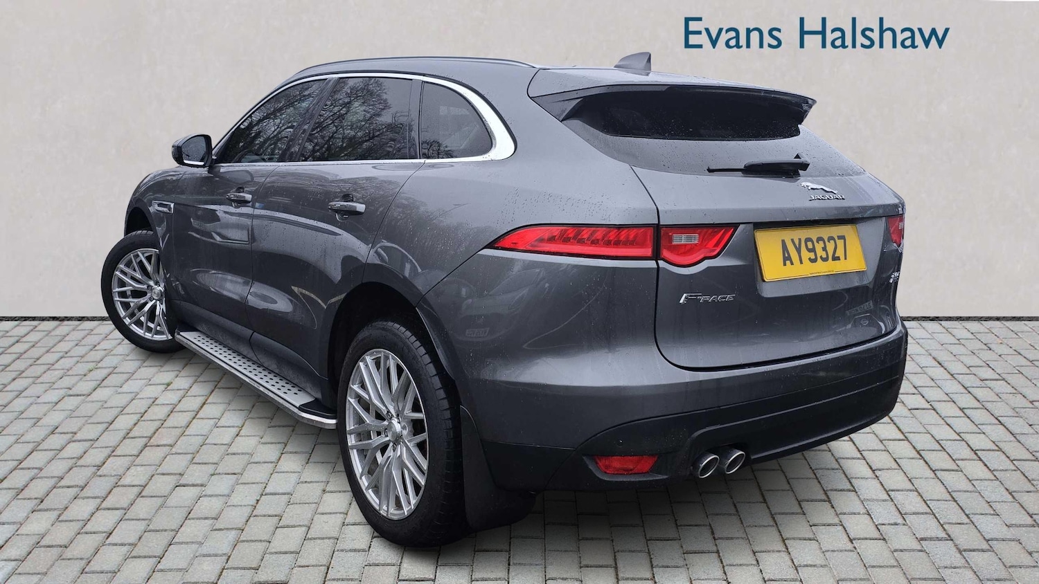 Used Jaguar F-Pace 2017 for sale - 77044198: Photo 2