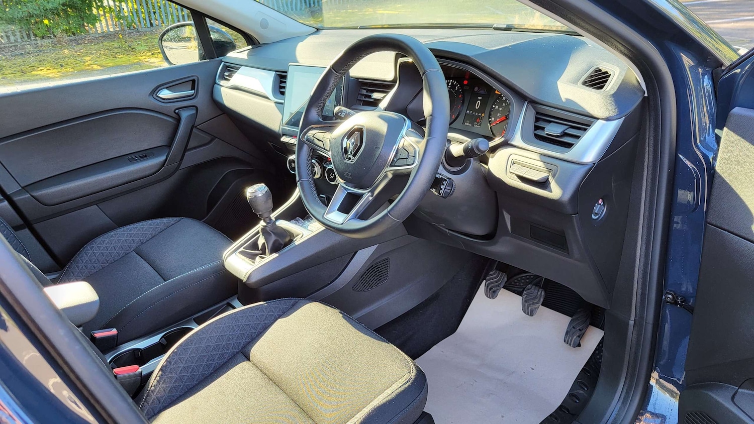 Used Renault Captur 2024 for sale - 76156215: Photo 15
