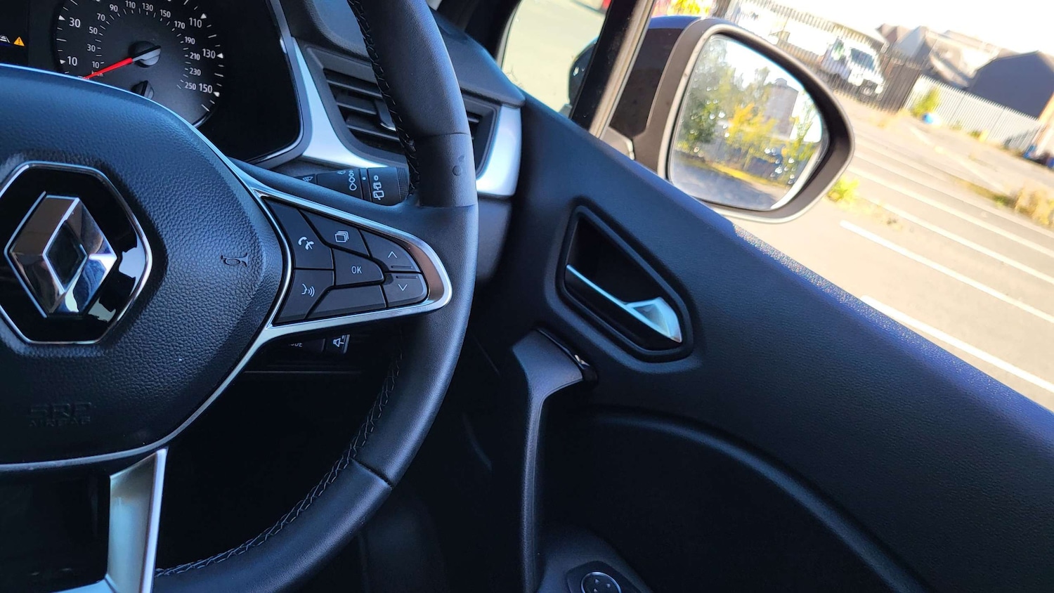 Used Renault Captur 2024 for sale - 76156215: Photo 31