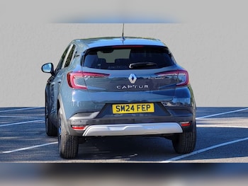 Used Renault Captur 2024 for sale - 76156215: Photo