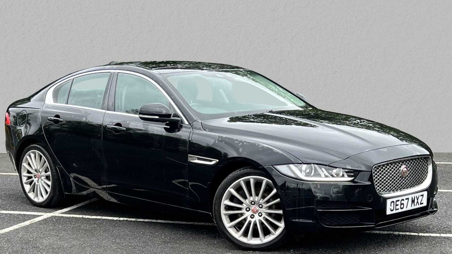 Used Jaguar XE 2017 for sale - 76390720: Photo 1
