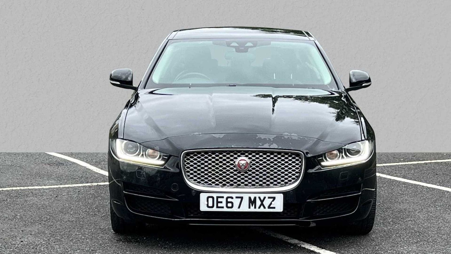 Used Jaguar XE 2017 for sale - 76390720: Photo 2