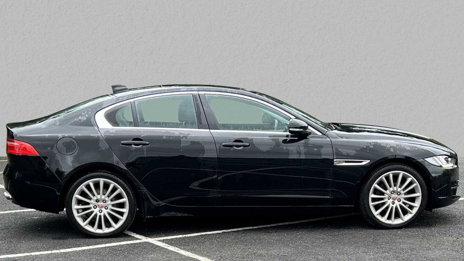 Used Jaguar XE 2017 for sale - 76390720: Photo 7