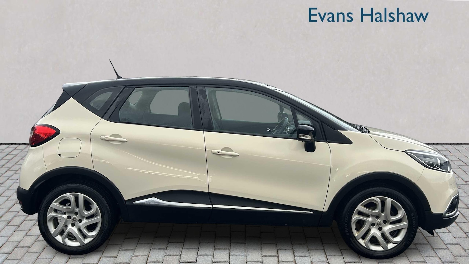 Used Renault Captur 2016 for sale - 77500463: Photo 3