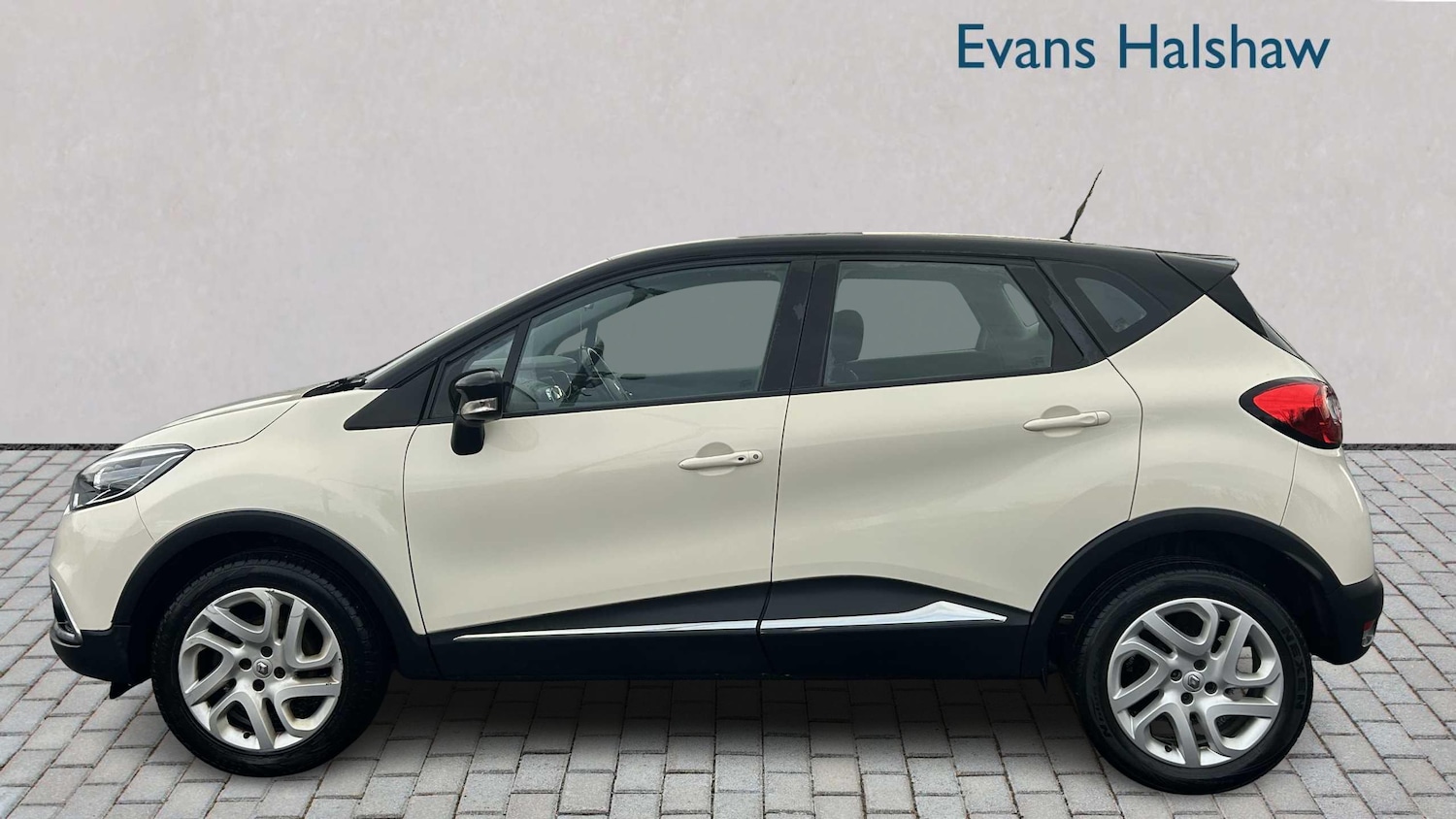 Used Renault Captur 2016 for sale - 77500463: Photo 4