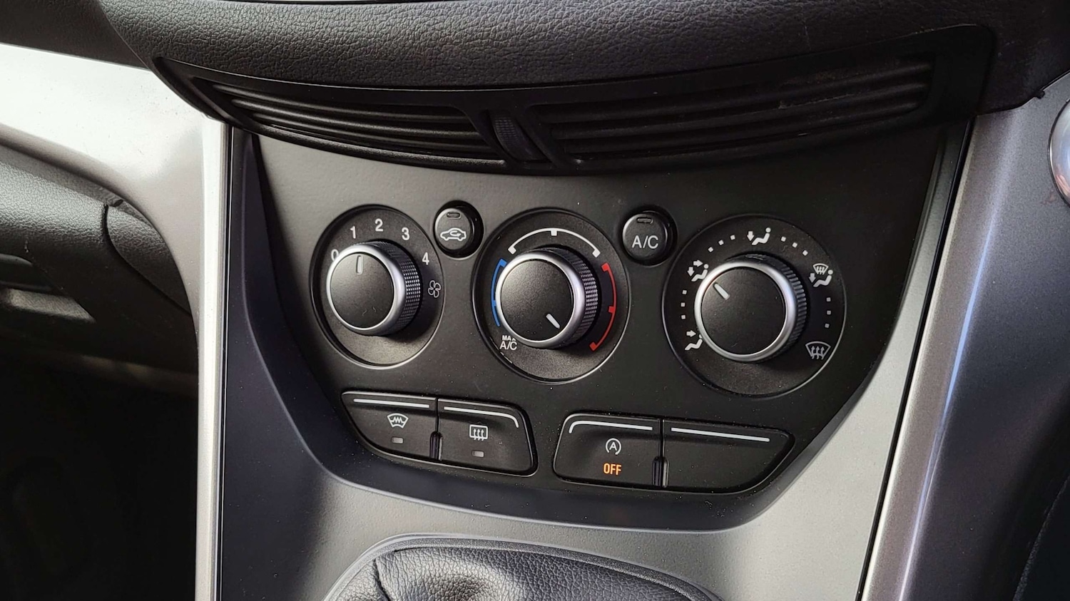 Used Ford Kuga 2015 for sale - 76113422: Photo 29