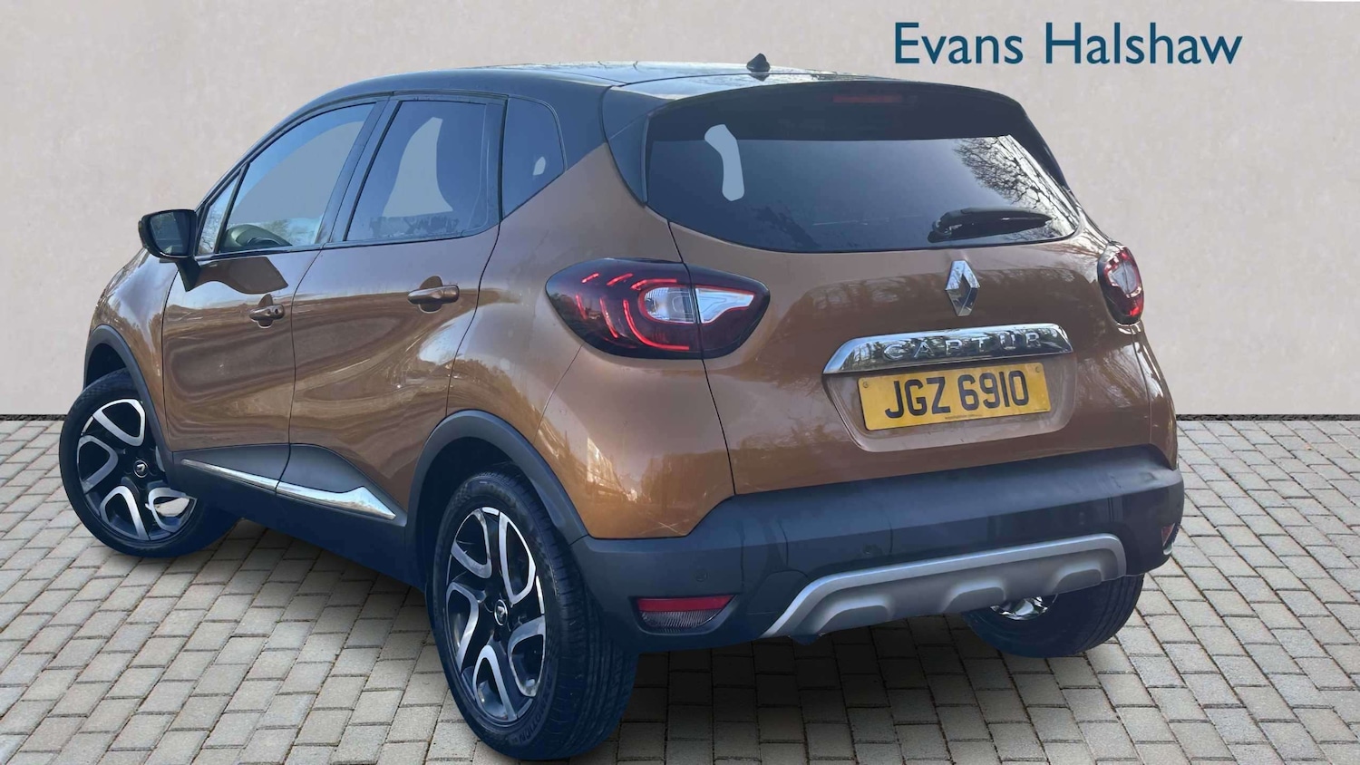Used Renault Captur 2018 for sale - 77740821: Photo 2