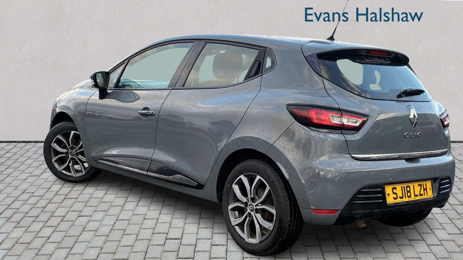 Used Renault Clio 2018 for sale - 77308472: Photo 2