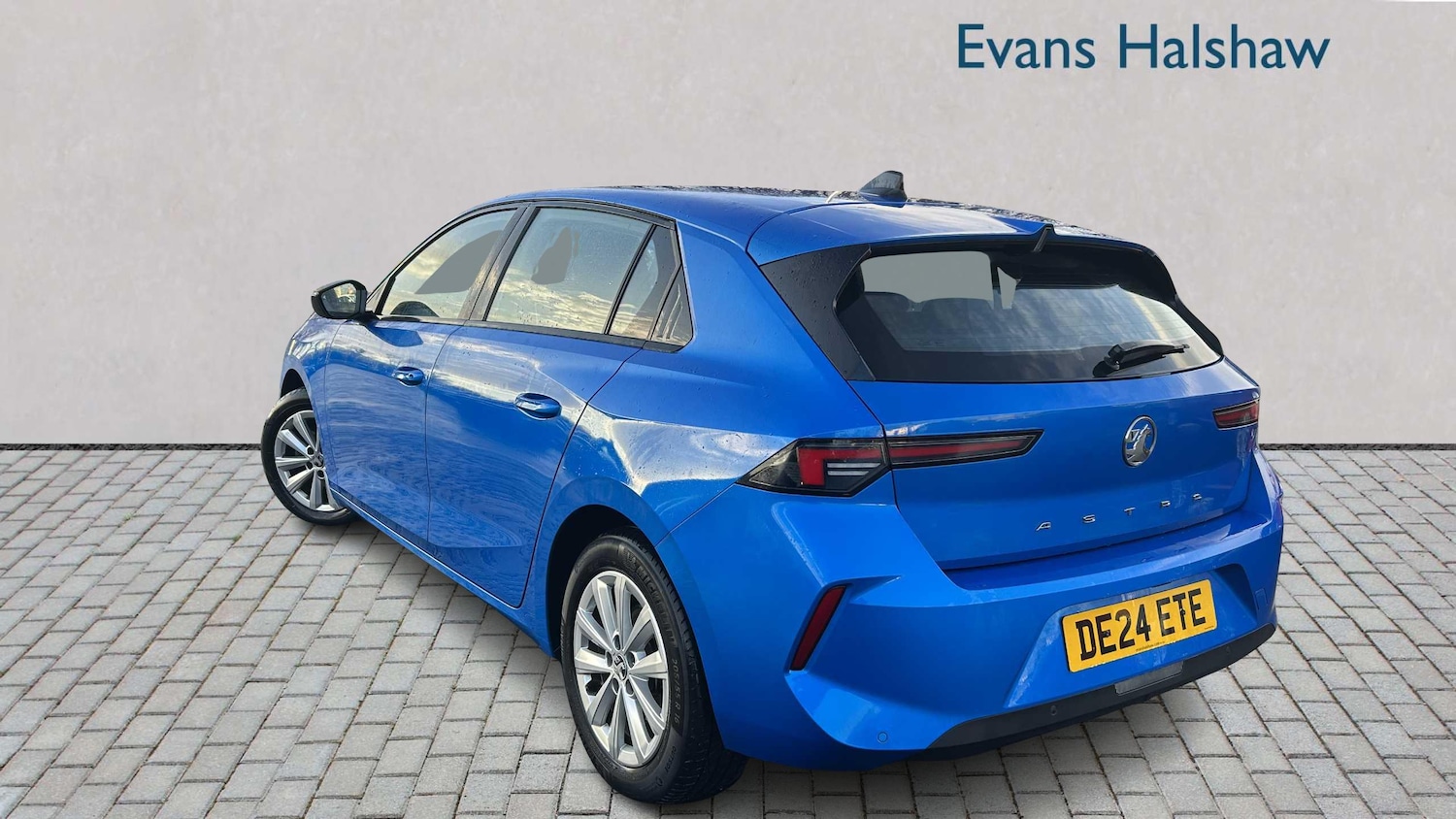 Used Vauxhall Astra 2024 for sale - 77257171: Photo 2