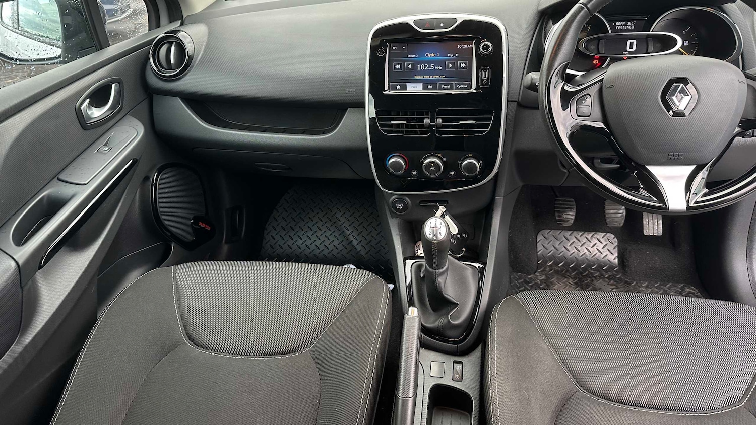 Used Renault Clio 2015 for sale - 76515637: Photo 11