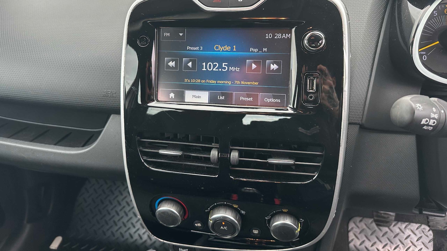 Used Renault Clio 2015 for sale - 76515637: Photo 13