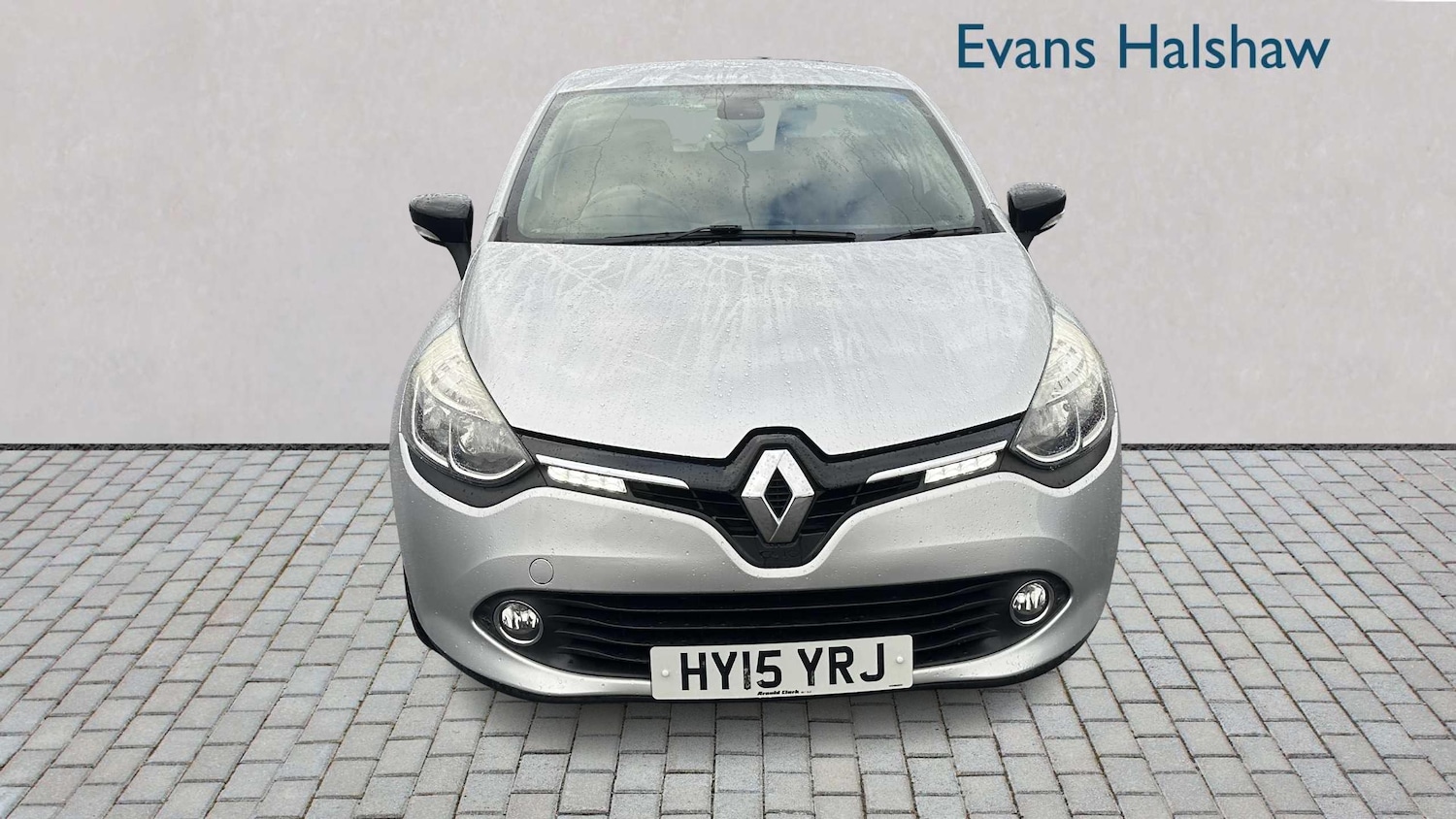 Used Renault Clio 2015 for sale - 76515637: Photo 2