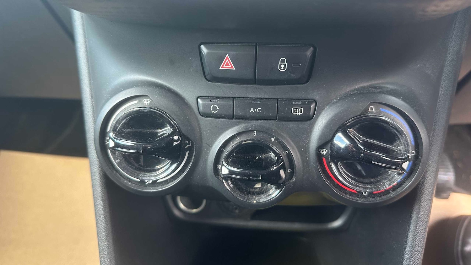 Used Peugeot 208 2015 for sale - 77103120: Photo 16